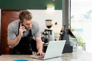 guy using virtual switchboard